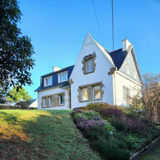 Grande Maison En Bord De *