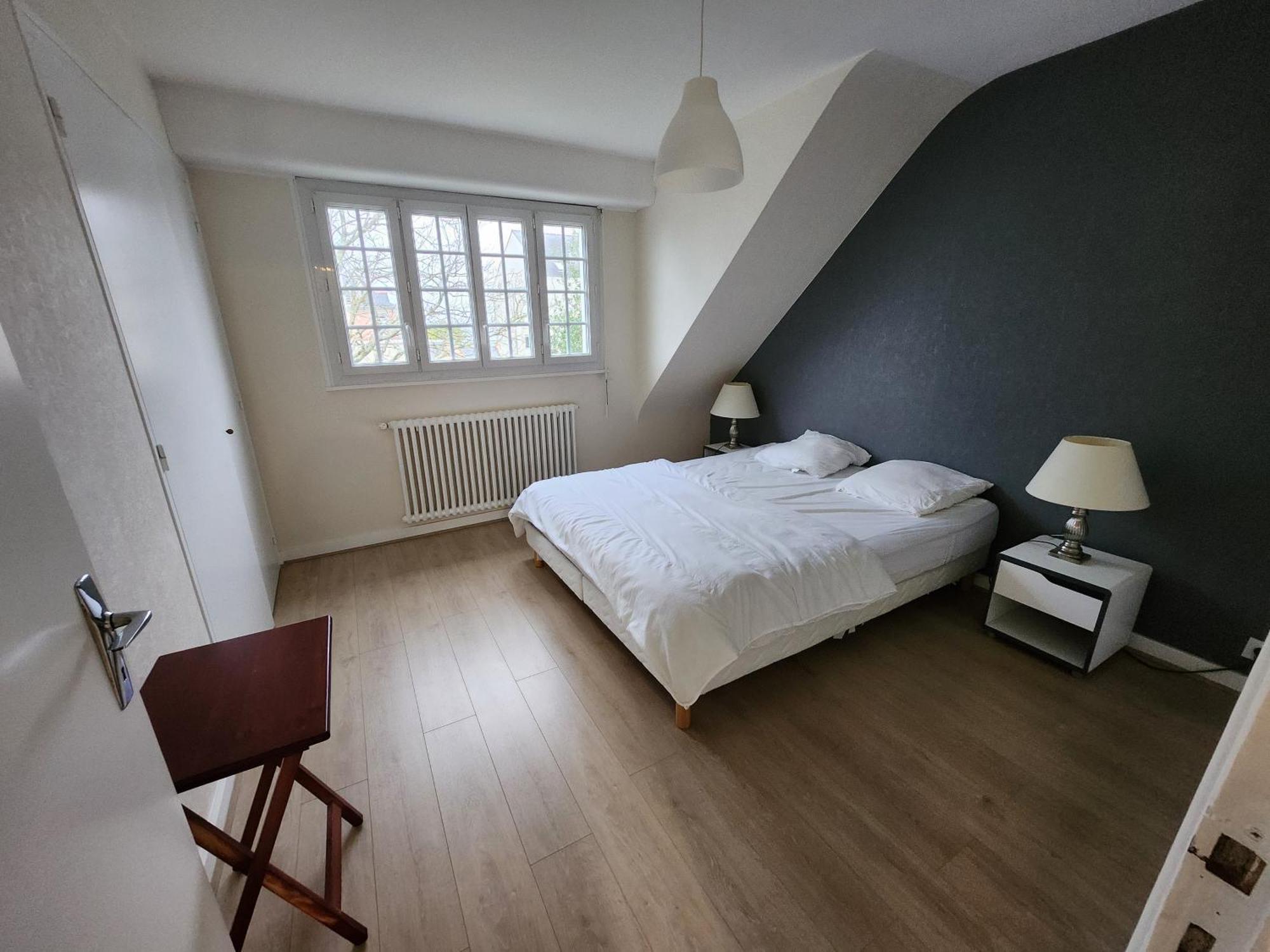 Grande Maison En Bord De *